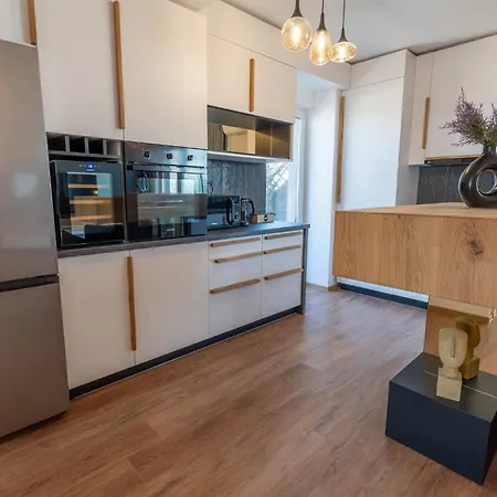 Mohost Roa - Elegant Retreat With Mountain View *