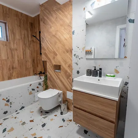 Mohost Roa - Elegant Retreat With Mountain View Appartement *