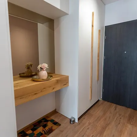 Mohost Roa - Elegant Retreat With Mountain View Appartement Braşov