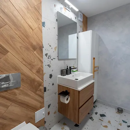 Mohost Roa - Elegant Retreat With Mountain View Appartement *