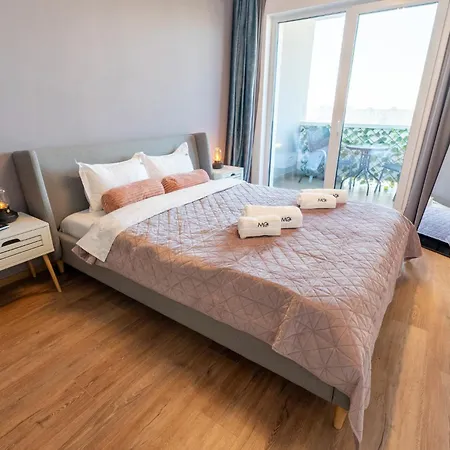 Mohost Roa - Elegant Retreat With Mountain View *