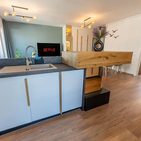 Appartement Mohost Roa - Elegant Retreat With Mountain View