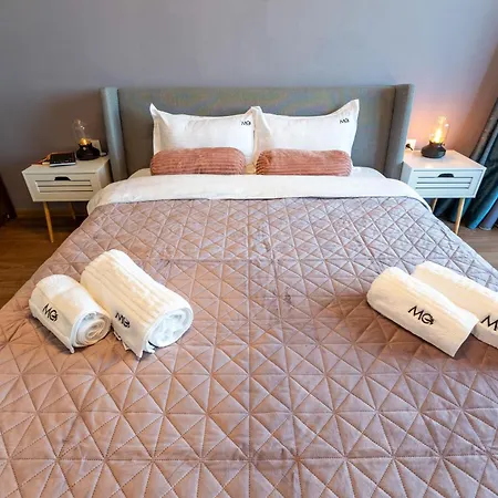 Mohost Roa - Elegant Retreat With Mountain View Braşov