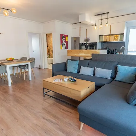 Mohost Roa - Elegant Retreat With Mountain View