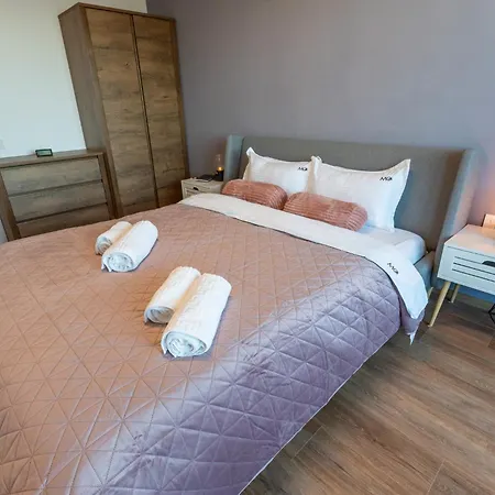 Mohost Roa - Elegant Retreat With Mountain View Appartement *